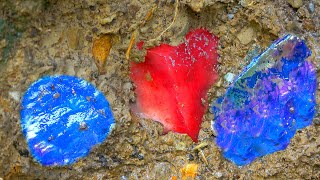 Piles of crystals buried in the sand the boy became rich [upl. by Webb]