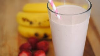 BATIDO DE PROTEÍNA CON FRESA Y BANANO  Cómo Hacer Un Batido de Proteína  SyS [upl. by Dardani530]