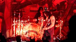 Slash  Anastasia Arena Moscow Moscow Russia 16022013 [upl. by Rednael]