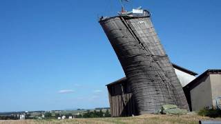 Démolition dun silo de maïs en bois à Châtillon [upl. by Hassett]