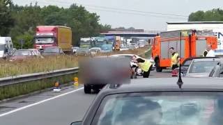 Autobahn1 Problematische Einsatzfahrt der Feuerwehr  Rettungsgasse  autobahnnothelfer 180810 [upl. by Gena]