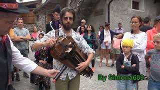 Suonatore di Ghironda Antica La Toureto Festival Torrette di Casteldelfino [upl. by Aicelet]