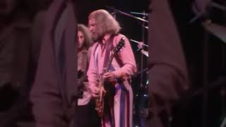 watch Martin Barre soloing on Aqualung in 1977 jethrotull guitarsolo livemusic [upl. by Sukul988]