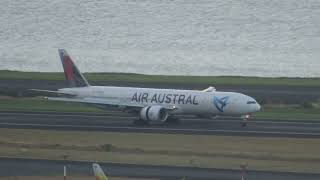 Boeing 777300 Air Austral FOLRD arrivée de lÎle Maurice [upl. by Lleval995]