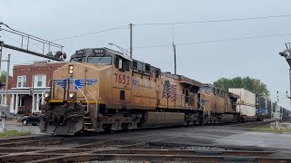 UP AC45CCTEs s 7652 amp 5459 lead CSX I132 north through Carleton MI 5424 [upl. by Cyrie7]