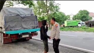 PEMUDA YATIM PIATU TERLANT4R KETAUHAN JALAN KAKI CARI KERJA SUDAH LANGSUNG DAPAT MODAL USAHA [upl. by Calloway]