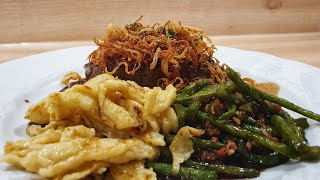 Zwiebelrostbraten mit Quarkpizokel und Speckbohnen [upl. by Kellina]