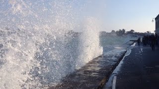 De grosses vagues pour la marée du siècle [upl. by Titus]