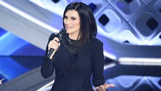 Sanremo 2022 Laura Pausini stona per lemozione quotDopo tanti anni è colpo al cuore essere quiquot [upl. by Nerb]