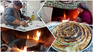 Ispanaklı börek ve Kezban yengem den etli ekmek [upl. by Lili]