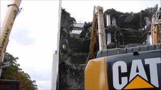 Bagger CAT 359 sehr schnell auf der Abrissbaustelle unterwegs [upl. by Iretak]