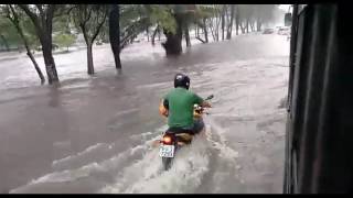 COTIDIANO Chuva alaga a av Agamenon Magalhães no Recife [upl. by Eberhart]