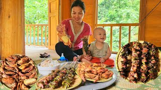 How to catch stream crabs and pick banana flowers to sell at the market  Cook with your baby [upl. by Trebmer]