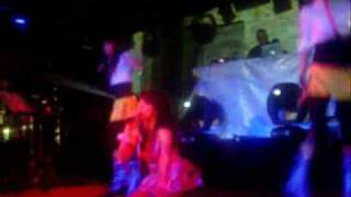 Hande Yener  Kelepçe Live  Ooze Venue  İzmir [upl. by Guyon]