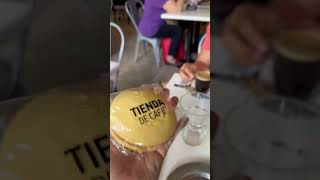 El alfajor hamburguesa [upl. by Nedrob115]