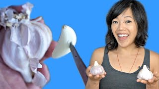 How to Do The Viral GARLIC PEELING Trick  using a knife to pluck out cloves of garlic [upl. by Tansey]