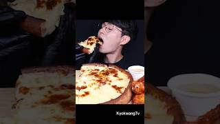 Mukbang cheese pizza 🍕mukbang eatingsounds asmr food [upl. by Netaf]