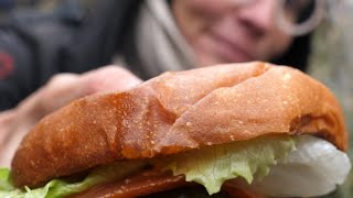 La stazione di benzina con lHAMBURGER più buono della città 🍔🍟 burger copenhagen [upl. by Ronaele]