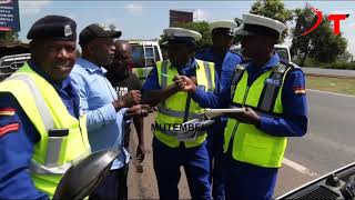 DRAMA IN THIKA ROAD AS RUTOS POLICE CRASHES BADLY WITH DRIVES FOR COLLECTING BRIBES FROM DRIVERS [upl. by Aven]