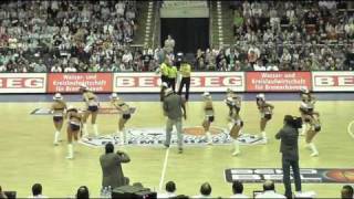 Eisbären Bremerhaven Danceteam feat Torrell Martin [upl. by Olive]