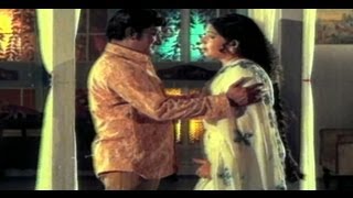 Sippiyile Muththu Video Song  Anbai Thedi  Sivaji Ganesan  Jayalalitha [upl. by Enelear]