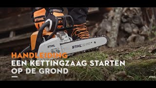 Een kettingzaag starten op de grond STIHL MS 170 [upl. by Leiva]