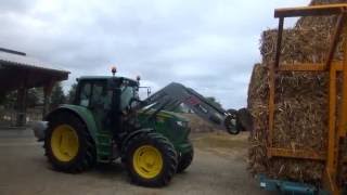 John deere 6105m et 6100  rammassage de la paille 2016 [upl. by Redd191]