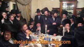 Modzitz Rebbe Singing With Bentzion Shenker Part 2 [upl. by Tryck]