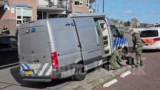 Explosieve opruimingsdienst opgeroepen voor een mogelijk explosief op balkon aan de Bleijenhoek [upl. by Aikkan]