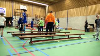 Niels zijn 1e freerunning les in de gymzaal [upl. by Robinett]