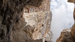 DOLOMITI DI BRENTA EP2  FERRATA DELLE BOCCHETTE CENTRALI E NOTTE AL RIFUGIO ALIMONTA [upl. by Gearalt631]