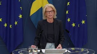 Pressträff med finansminister Elisabeth Svantesson om det ekonomiska läget [upl. by Lanam]