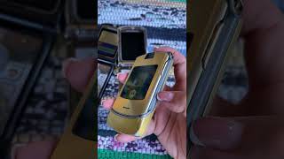 Motorola RAZR V3 amp Motorola RAZR V3i reviews black silver gold white oldphones [upl. by Arol]