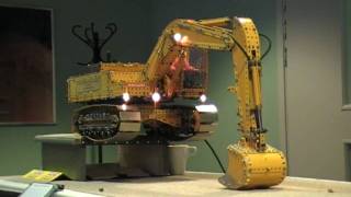 Meccano Excavator by Maurice and Tony Rednall [upl. by Delphinia]