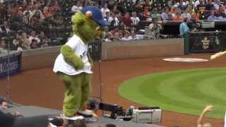 HOUSTON ASTROS MASCOT ORBIT DANCING TO GANGNAM STYLE [upl. by Ibrik167]