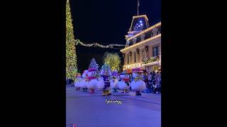 Snowballs disneyfrozen snow disneythemepark disneyland christmastime xmasdreaming fyp [upl. by Eiuqnimod]