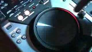 DJ Tutor shows Brian some of the features of the CDJ400 [upl. by Halvaard185]