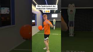 Wie funktioniert der ROBOTER TORWART 🤔⚽️😱 shorts jannikfreestyle [upl. by Thackeray]