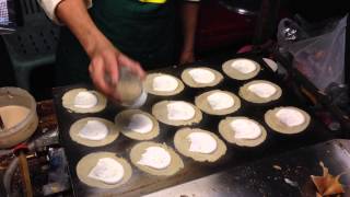 Chiang Mai Street Food Khanom BuangThai Crispy Pancakes [upl. by Latoya]