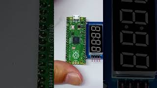 Raspberry Pi or Arduino microcontroller raspberrypi pipico arduino tm1637 leddisplay [upl. by Zelikow]