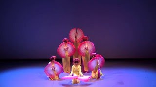 Danse D éventail Couleurs du Printemps  Múa Quạt Sắc Xuân [upl. by Acceb]