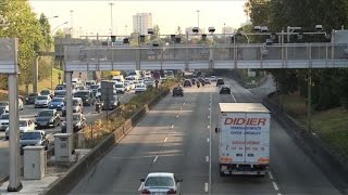 Taxe poids lourds  les transporteurs franciliens résistent [upl. by Eilyak50]