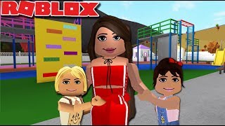 I MADE A DAYCARE ON BLOXBURG  Berry Daycare  Roblox [upl. by Halsey]