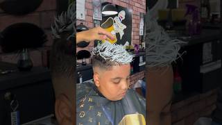 Luzes platinadas no filho do Ryan Sp ❄️🥶luzes barbearia platinado barber [upl. by Onairot319]