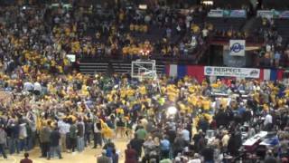 Siena wins 2010 MAAC Championship in Overtime Students Storm Court [upl. by Eladnek]