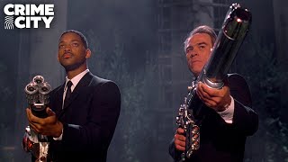 Men In Black  Giant Cockroach Battle Will Smith Tommy Lee Jones [upl. by Ralina]