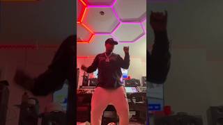 JUELZ SANTANA SHOWS 90S DANCE MOVES [upl. by Kostival860]