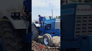 FORD 9000 Tractor Plowing bigtractorpower ford tractor newholland [upl. by Anniroc204]