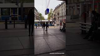 Krankenwagen mit Blaulichteinsatz beim Hauptbahnhof Zürich [upl. by Schiff810]