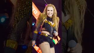 Joelma encara fÃ£ enquanto canta Cavalo Manco [upl. by Itch]